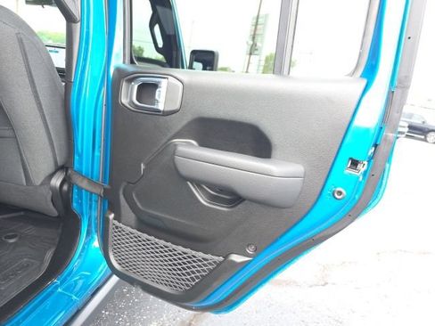 Used 2024 Jeep Wrangler Unlimited AWD/4WD image 33