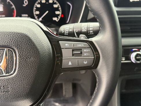 Used 2023 Honda Pilot Touring image 19