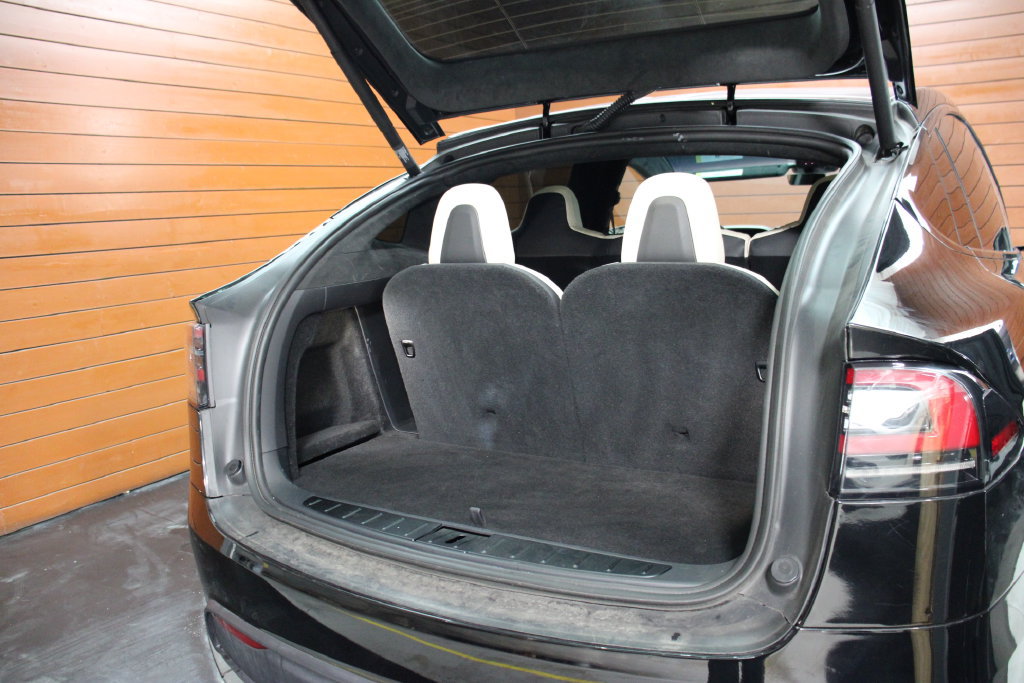 Used 2023 Tesla Model X AWD/4WD image 4