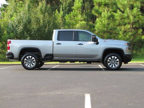 Used 2026 Chevrolet Silverado 2500 Custom w/ Custom Value Package AWD/4WD image 4