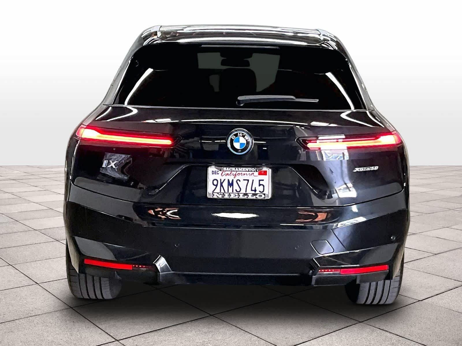 Used 2024 BMW iX xDrive50 w/ Sport Package AWD/4WD image 7