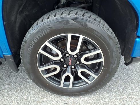 Used 2022 GMC Sierra 1500 AT4 w/ AT4 Premium Package AWD/4WD image 9