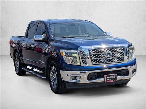 Used 2017 Nissan Titan SL RWD image 3