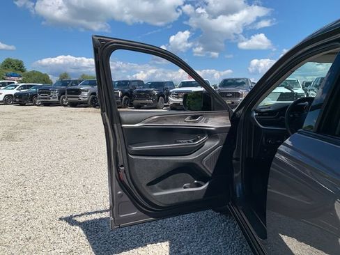 Used 2023 Jeep Grand Cherokee L Limited AWD/4WD image 22