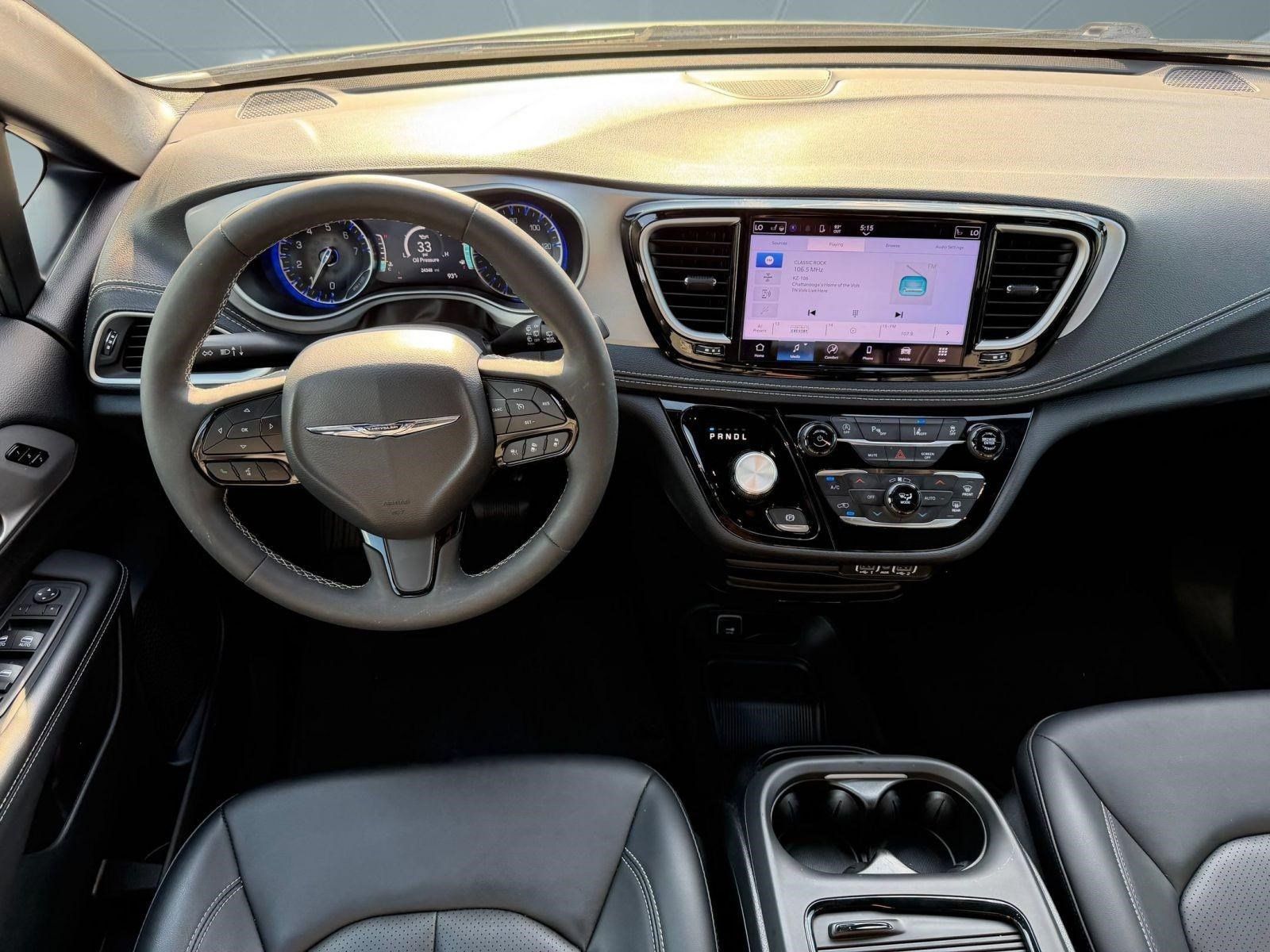 Used 2024 Chrysler Pacifica Touring-L w/ S Appearance Package FWD image 7