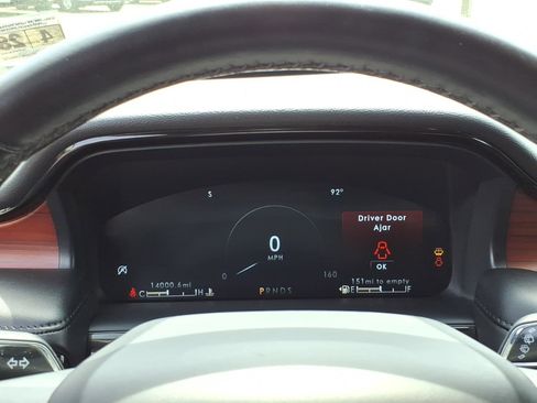 Used 2023 Lincoln Nautilus Reserve image 16