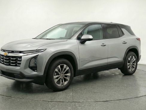 Used 2025 Chevrolet Equinox LT image 3