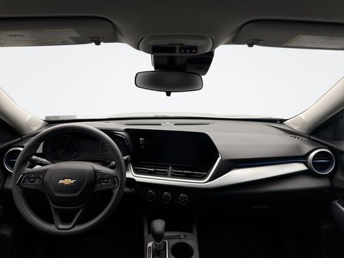 Used 2025 Chevrolet Trax LS w/ LS Convenience Package FWD image 14