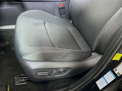 Used 2021 Toyota Venza LE image 18