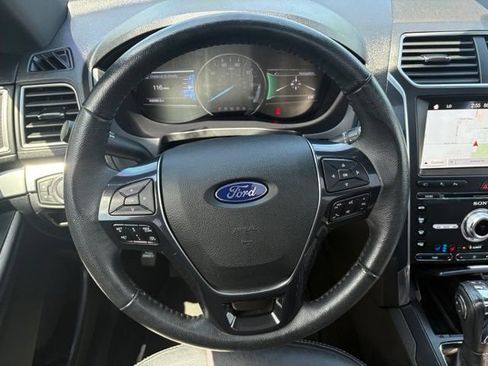 Used 2018 Ford Explorer Limited w/ Equipment Group 301A AWD/4WD image 28