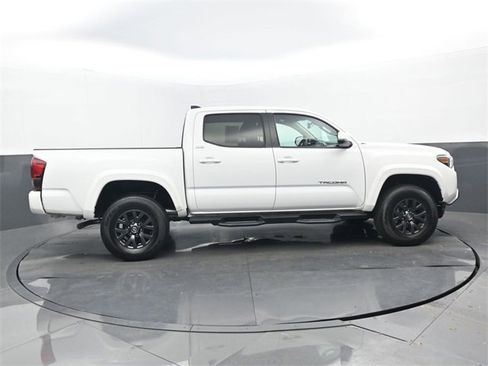 Used 2022 Toyota Tacoma SR5 w/ Technology Package image 2