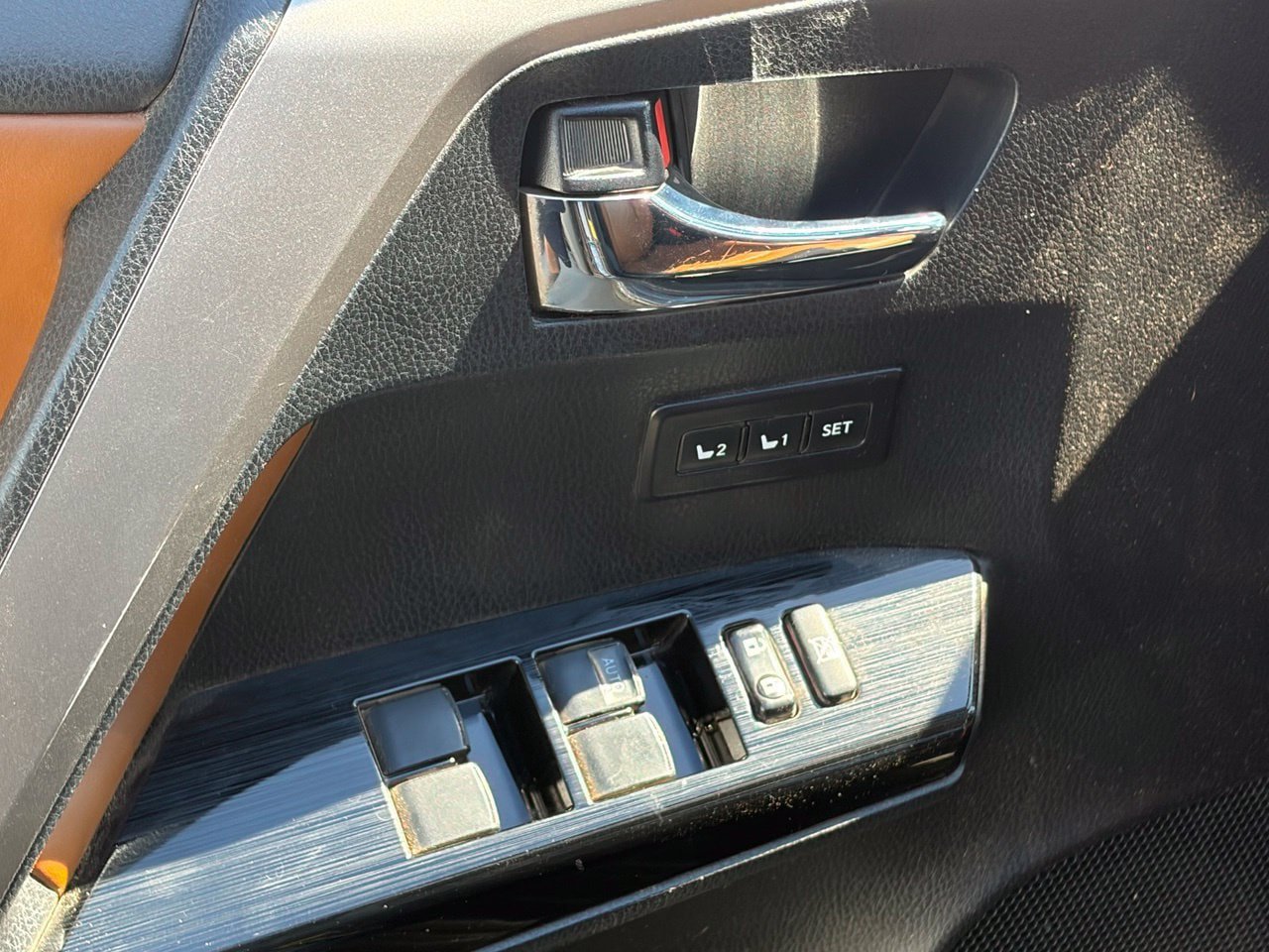 Used 2018 Toyota RAV4 Limited w/ Advanced Technology Package AWD/4WD image 7