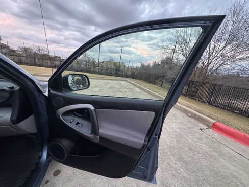 Used 2007 Toyota RAV4 Base 4dr SUV I4 image 21