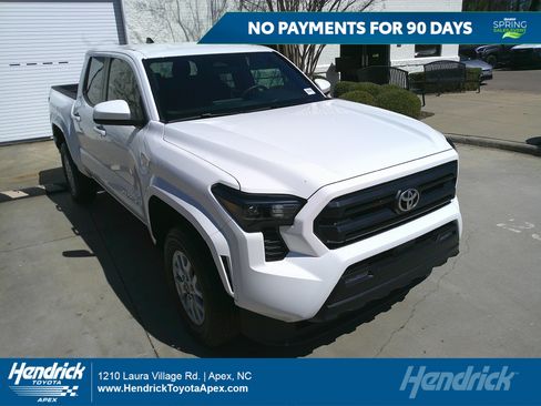Used 2025 Toyota Tacoma SR5 image 1