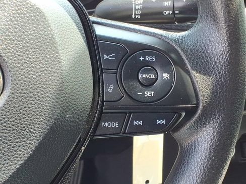 Used 2019 Toyota RAV4 LE FWD image 19