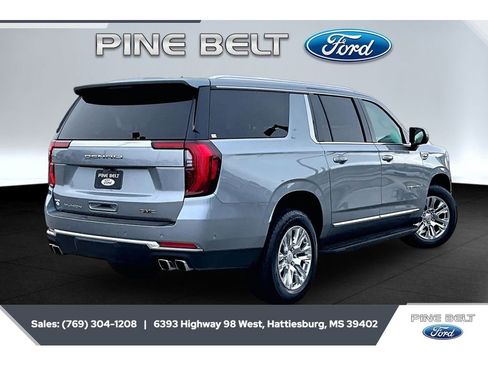 Used 2025 GMC Yukon XL Denali AWD/4WD image 11