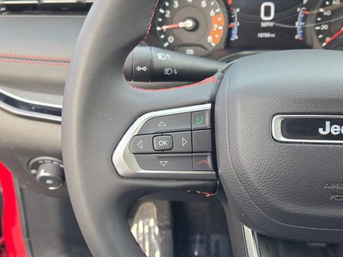 Used 2025 Jeep Compass Trailhawk AWD/4WD image 29