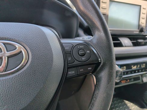 Used 2021 Toyota RAV4 XLE FWD image 19