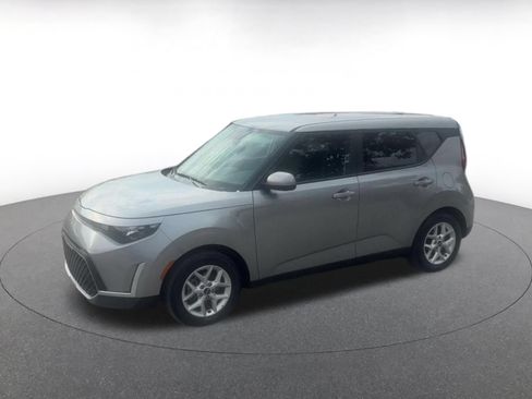 Used 2025 Kia Soul LX w/ LX Technology Package FWD image 6