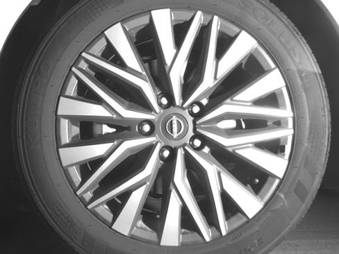 Used 2025 Nissan Altima 2.5 SV FWD image 15