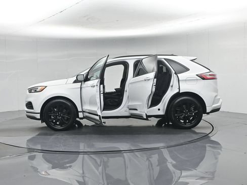 Used 2022 Ford Edge SE w/ Black Appearance Package AWD/4WD image 32