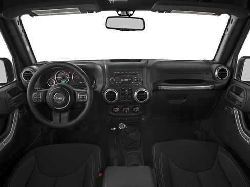 Used 2016 Jeep Wrangler Unlimited Sahara w/ Connectivity Group AWD/4WD image 11