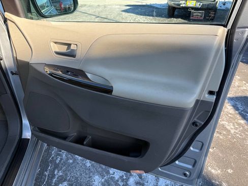 Used 2015 Toyota Sienna XLE Premium AWD/4WD image 80