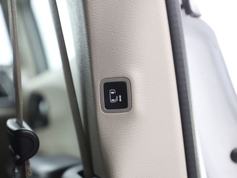 Used 2022 Chrysler Pacifica Touring-L image 18