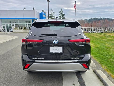 Used 2020 Toyota Highlander Platinum image 4
