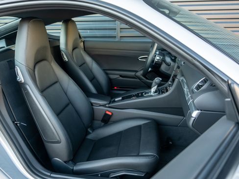 Certified 2018 Porsche 718 Cayman image 29