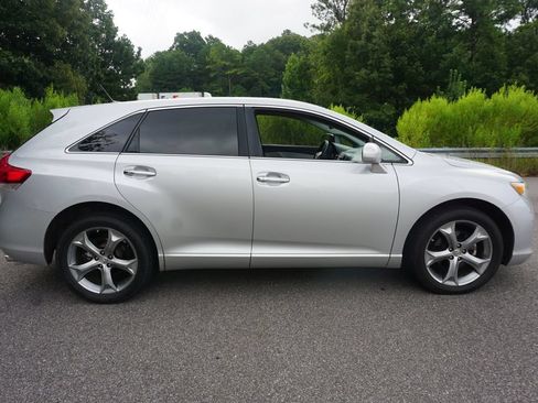 Used 2010 Toyota Venza FWD image 19