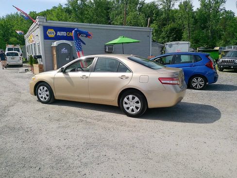 Used 2010 Toyota Camry LE FWD image 16