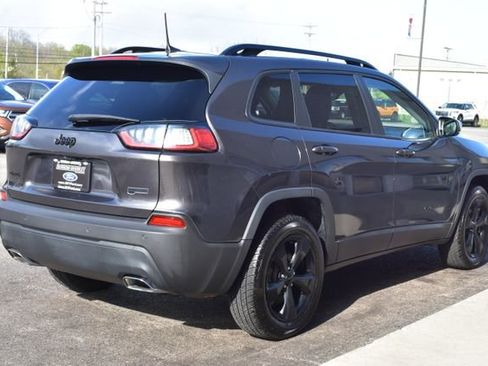 Used 2019 Jeep Cherokee Latitude Plus AWD/4WD image 9