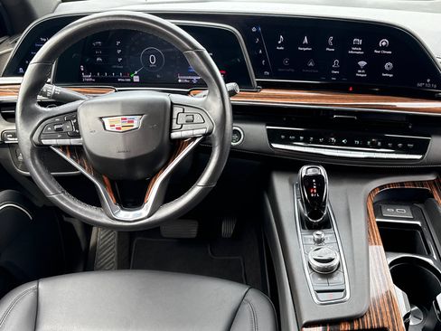 Used 2024 Cadillac Escalade Luxury AWD/4WD image 21