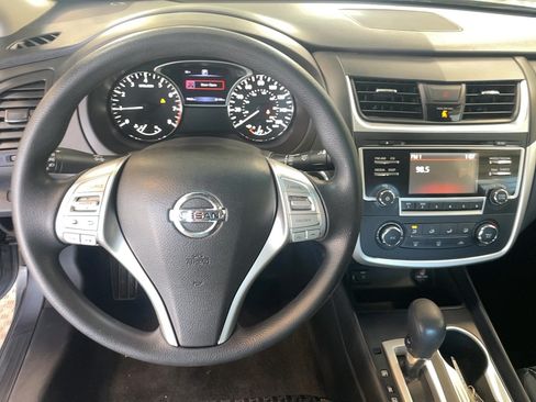 Used 2016 Nissan Altima 2.5 S w/ Power Driver Seat Package FWD image 10