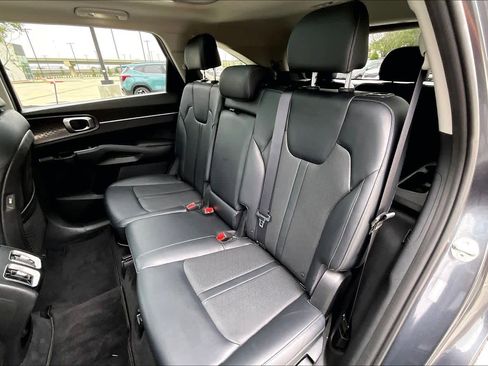 Used 2021 Kia Sorento S w/ Panoramic Sunroof Package image 19