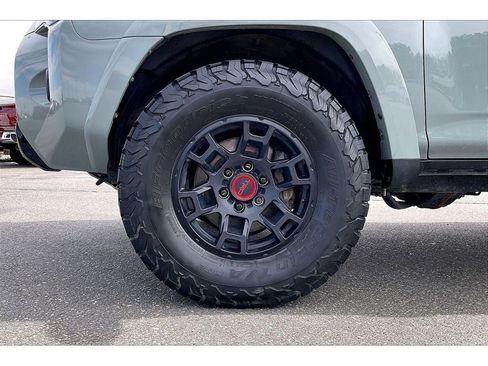 Used 2022 Toyota 4Runner TRD Off-Road Premium w/ 4Runner Black Package (TMS) image 10