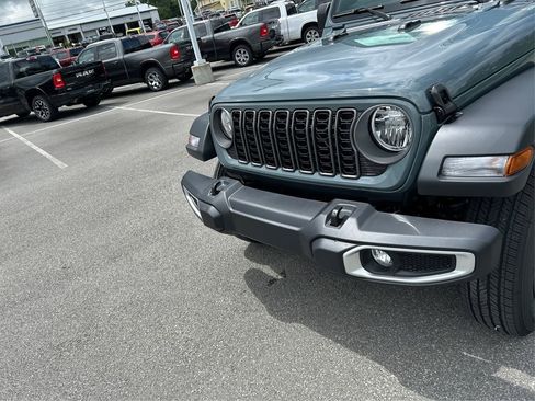 New 2025 Jeep Gladiator Sport image 22