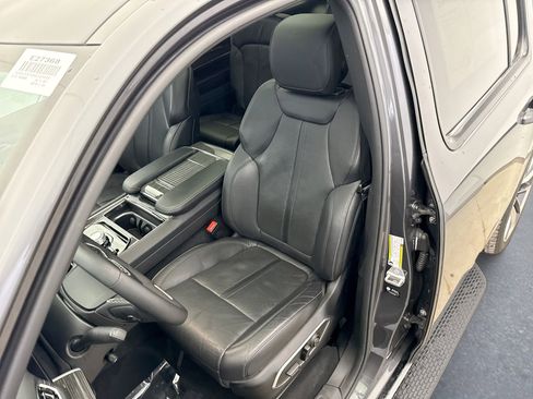 Used 2022 Jeep Wagoneer Series II w/ Premium Group I image 11