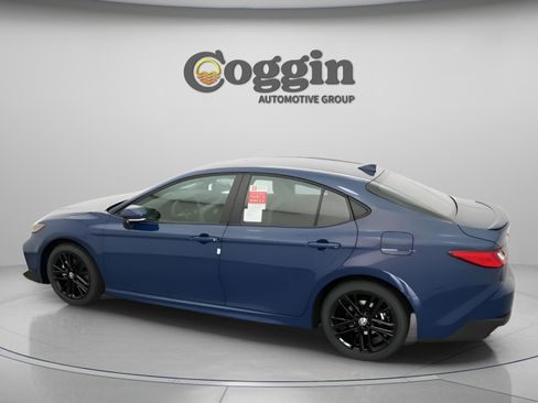 Used 2026 Toyota Camry SE FWD image 8