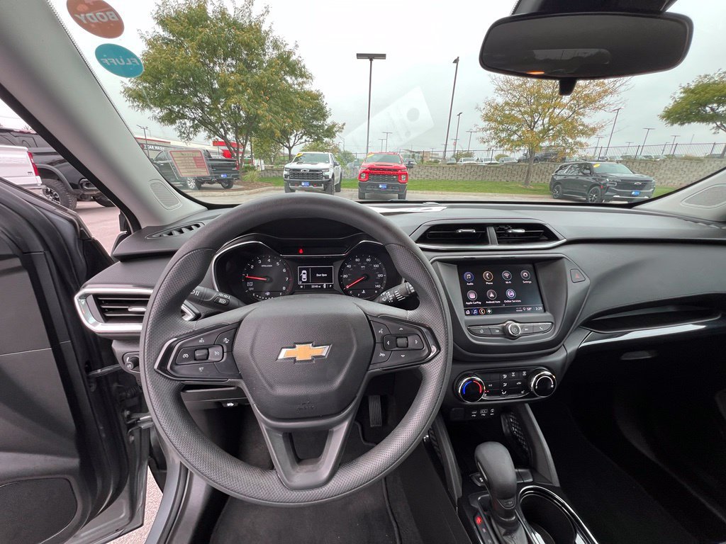 Used 2023 Chevrolet TrailBlazer LT FWD image 36