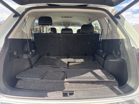 Used 2023 Volkswagen Tiguan SE FWD image 11