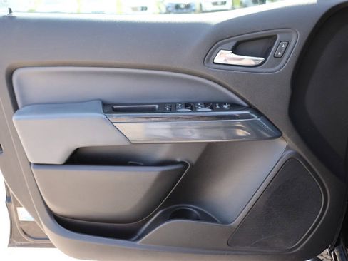 Used 2017 Chevrolet Colorado Z71 AWD/4WD image 12
