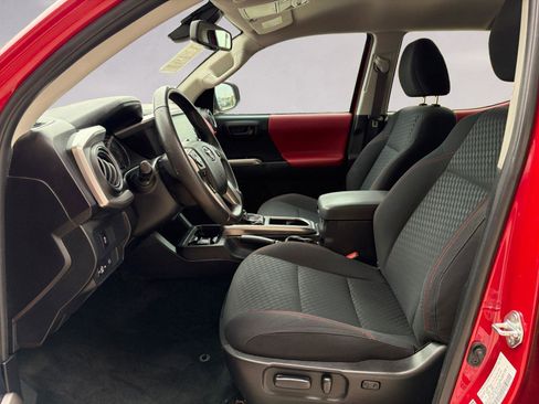 Used 2023 Toyota Tacoma SR5 w/ Technology Package image 9