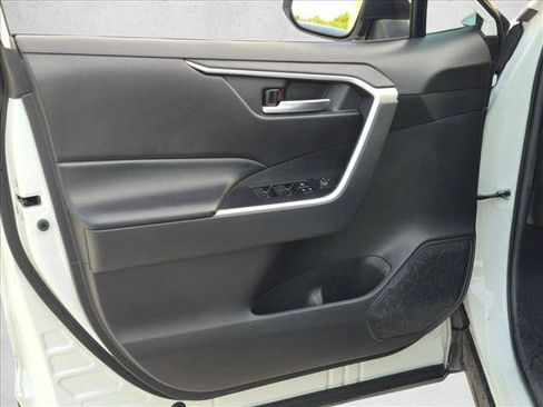 Used 2022 Toyota RAV4 XLE FWD image 10