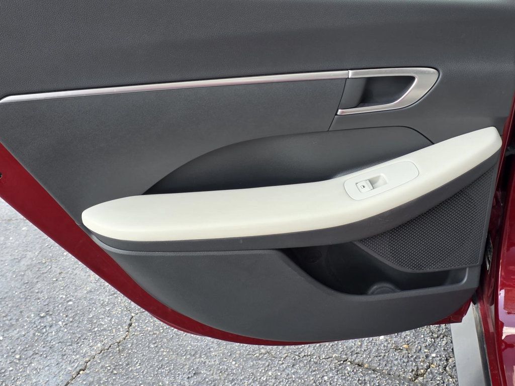 Used 2023 Hyundai Sonata SE FWD image 24