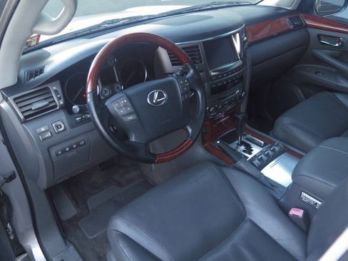 Used 2008 Lexus LX 570 4WD w/ Technology Pkg image 11