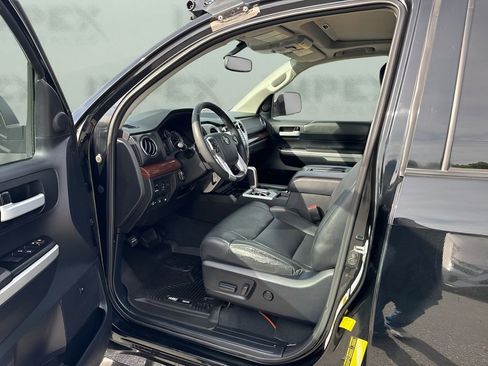 Used 2014 Toyota Tundra Limited w/ Limited Premium Package image 9
