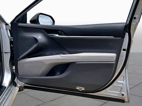 Used 2020 Toyota Camry XLE FWD image 22