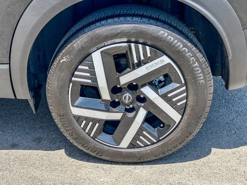 Used 2025 Nissan Kicks SV w/ Charging Package FWD image 11